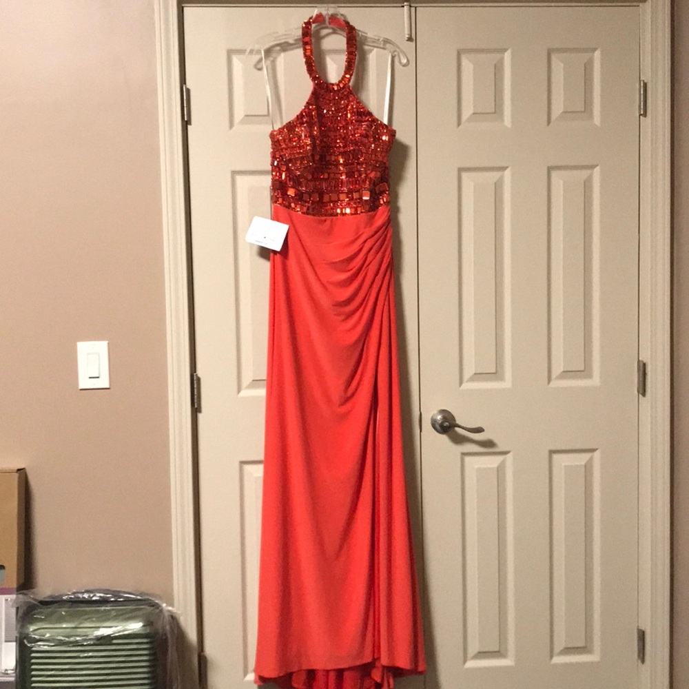 Prom dress never worn with tag on it